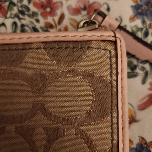 Coach Signature Canvas Zip-Around Wallet – Light Pink Trim - Picture 5 of 16